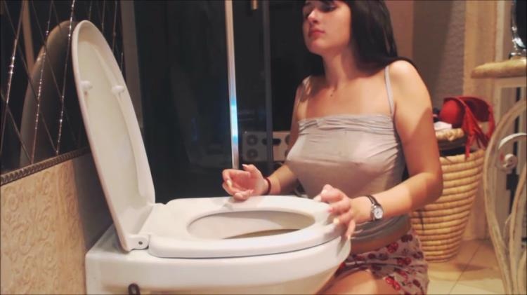 Thefartbabes - Girl Puking in Toilet (Scatshop) (2021 | HD)