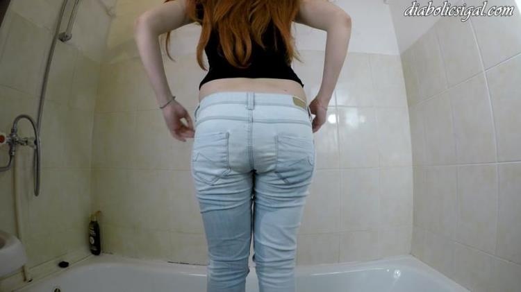 Janet - Piss and Shit in Light Jeans (2021 | 4k)