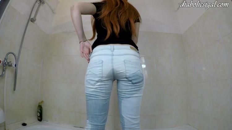 janet - Piss and Shit in Light Jeans (2021 | 4k)