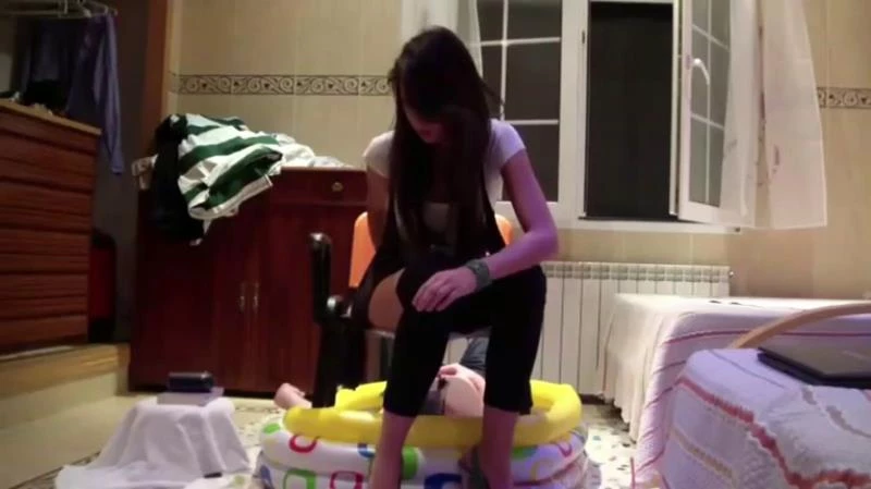 Beautiful Young Spanish Mistress Shits in Toilet Slave's Mouth in Pool P1