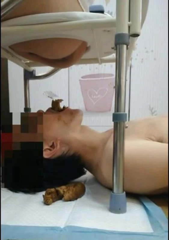 Chinese Scat Mistress Makes Big Shit on her Human Toilet P1