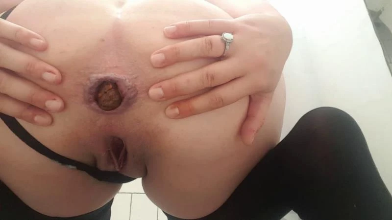PottyQueen Tease my slaves w a meal