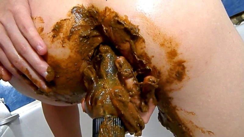 Girl bottle insertion and gets fisted – solo scat amateur