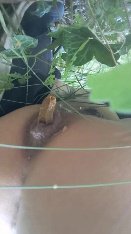 In the heart of Nature Outdoor Pooping P1