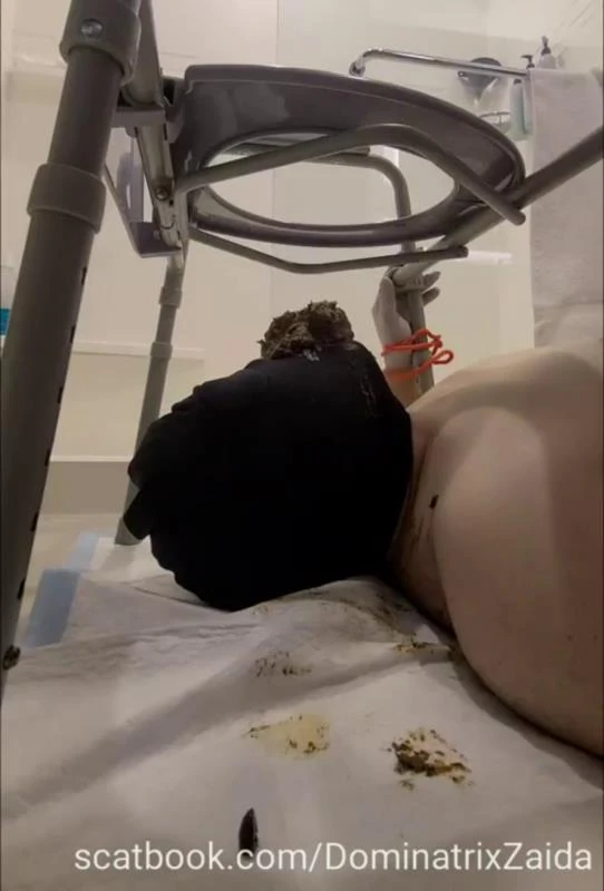 DOMINATRIX ZAIDA - Feeding 2
