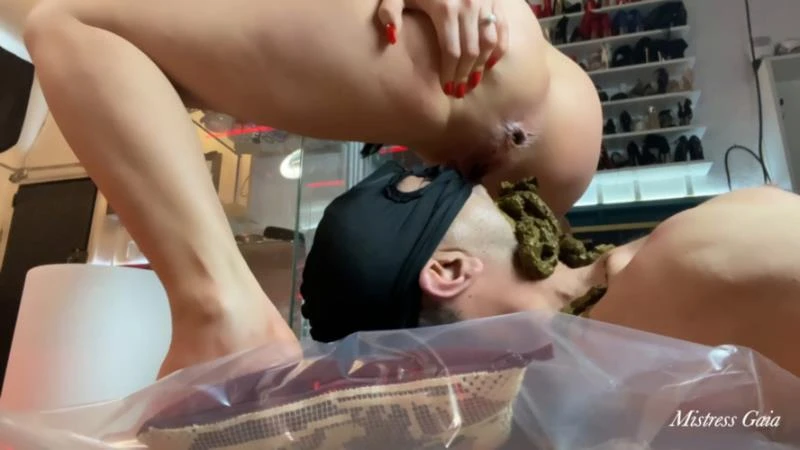 Italian Goddess GAIA in clip Mouth Filled With Shit