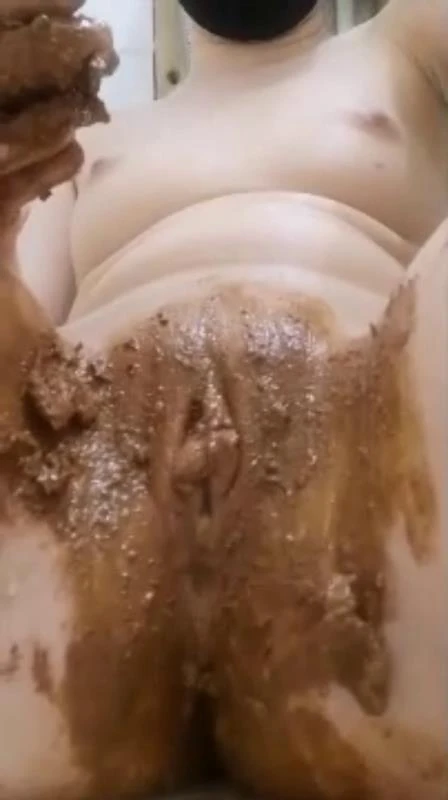 MELLODI - Dirty pussy playing in the bathroom