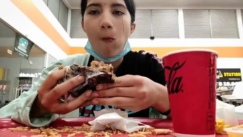 She Eats A Scat Burger 006b38b