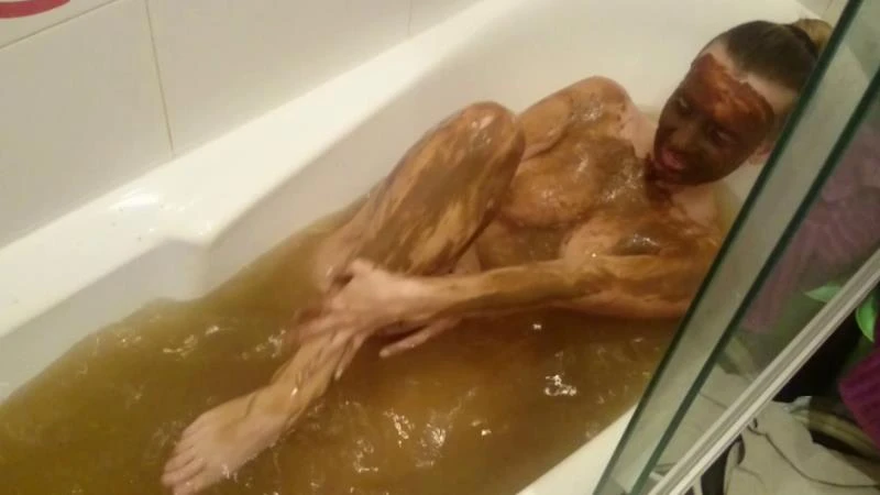 Brown Wife - Bathing in Shit Water and Smearing P2. P1