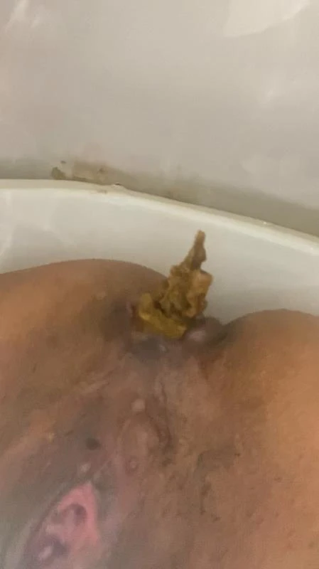 ANOOK84 - IN PAJAMAS AND SHITTING IN CLOSEUP