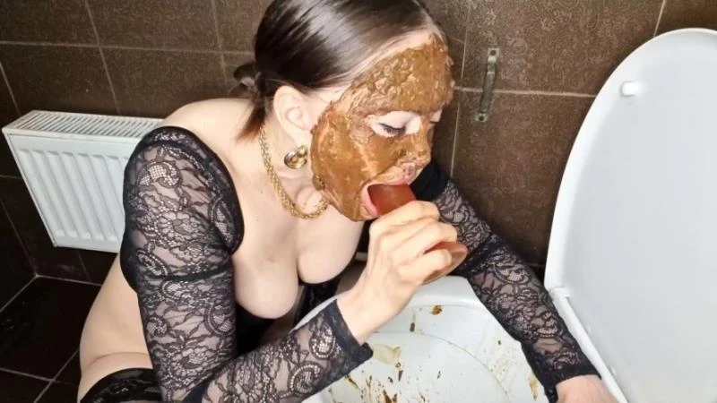 Scatlina 2026 - BUSINESSWOMAN IN THE TOILET