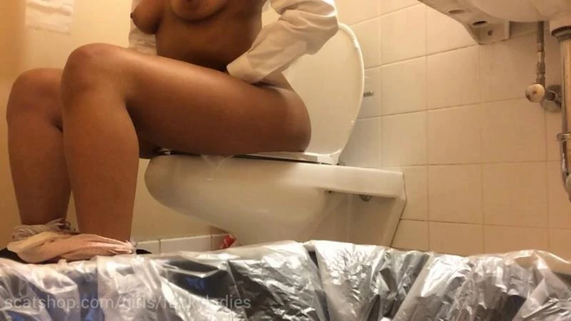 funkyladies - Sparkle’s public Peeing and Ploppage mix! P1