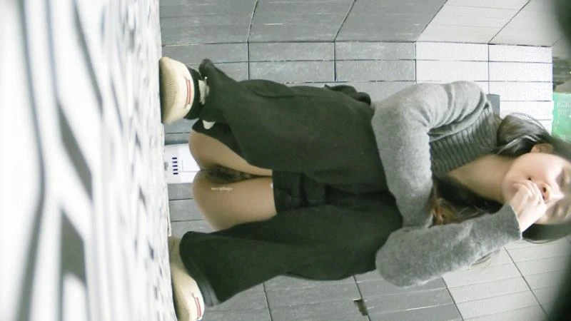 Black Pants Down, Chinese Girl Pees P1